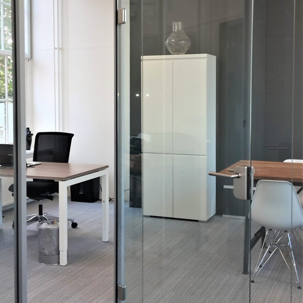 Hardglasdeur kantoor